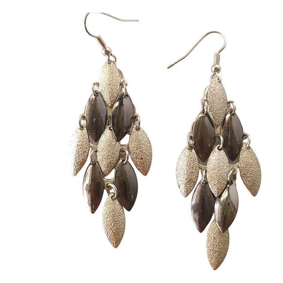 Vintage Silver-Tone Leaf Dangle Earrings - Elegant Retro Charm - Picture 1 of 12